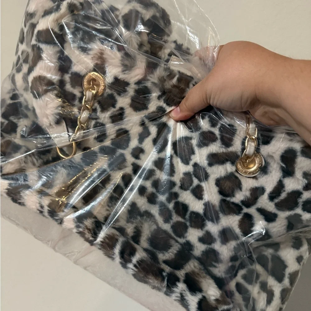 Juicy Couture Viral hard to find Snow Leopard Faux Fur Tote with Gold Emblem - Picture 5 of 5